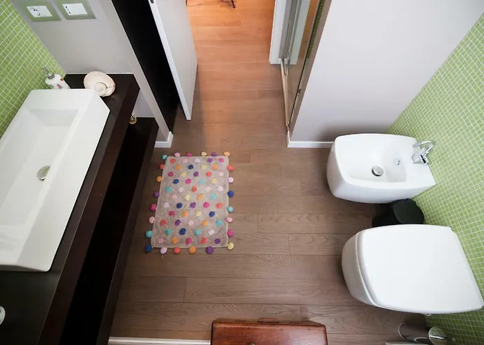 Lush Contemporary Flat, Wonderful With 3 Bedrooms, 6 Guests Lägenhet