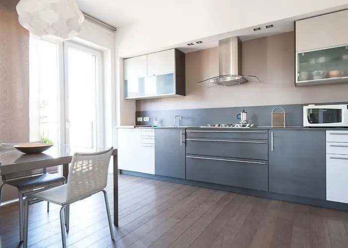 Lush Contemporary Flat, Wonderful With 3 Bedrooms, 6 Guests * Milan
