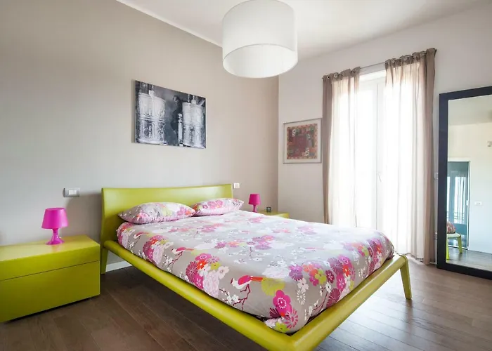 Lush Contemporary Flat, Wonderful With 3 Bedrooms, 6 Guests Apartment