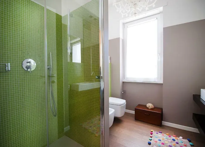 Apartment Lush Contemporary Flat, Wonderful With 3 Bedrooms, 6 Guests Mailand