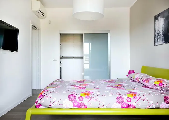 Lush Contemporary Flat, Wonderful With 3 Bedrooms, 6 Guests * Milan