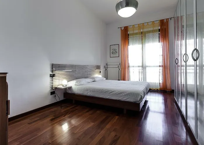 Darsena Apartment, 6 Guests, 2 Bdr, Neighborhood, Navigli * Милан