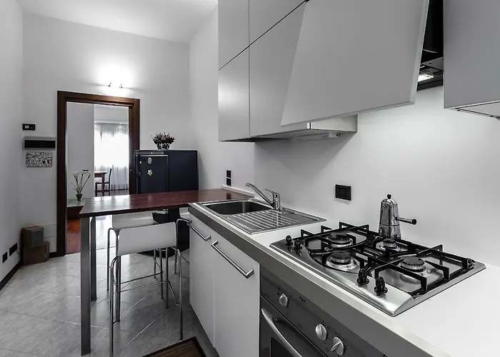 Darsena Apartment, 6 Guests, 2 Bdr, Neighborhood, Navigli Милан