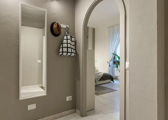 Next Stop - Station דירה