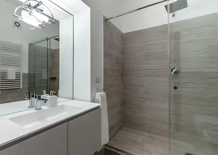 Sweet San Lorenzo, Right In The Centre *