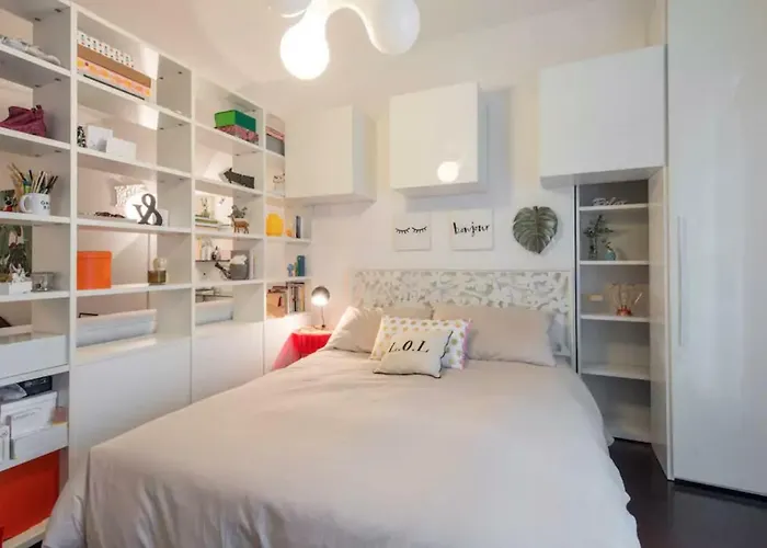 Lovely In The Heart Of Mailand