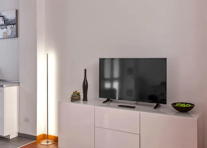 Bright House In * Milano