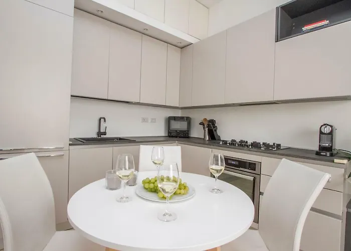Easylife - - Bligny 29 P4 - Bocconi * Milan