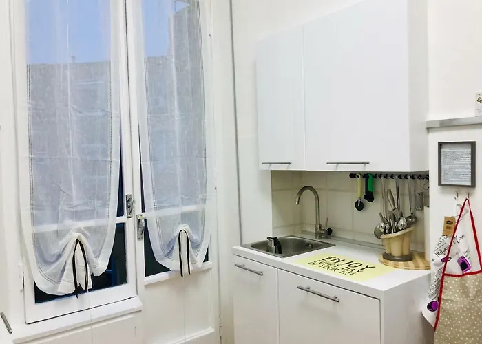 Spacious Near Centrale-loreto-duomo דירה