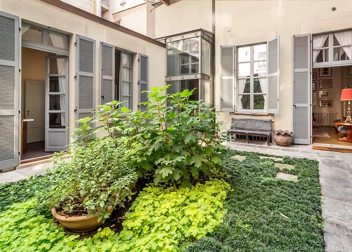 Antica With Outdoor In The Heart Of Centre, 4 Bedrooms Апартаменты Милан