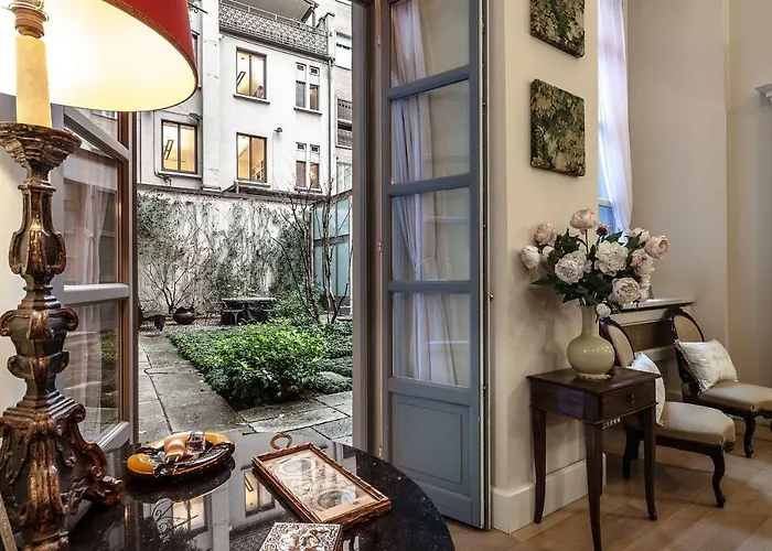 Antica With Outdoor In The Heart Of Centre, 4 Bedrooms Milán