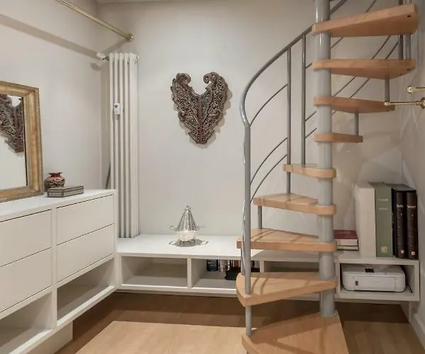 Apartamento Antica With Outdoor In The Heart Of Centre, 4 Bedrooms Milán