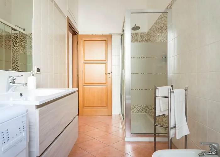 Sweet San Lorenzo, Right In The Centre