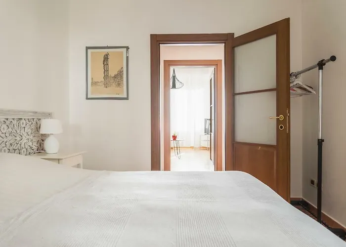 Sweet San Lorenzo, Right In The Centre *