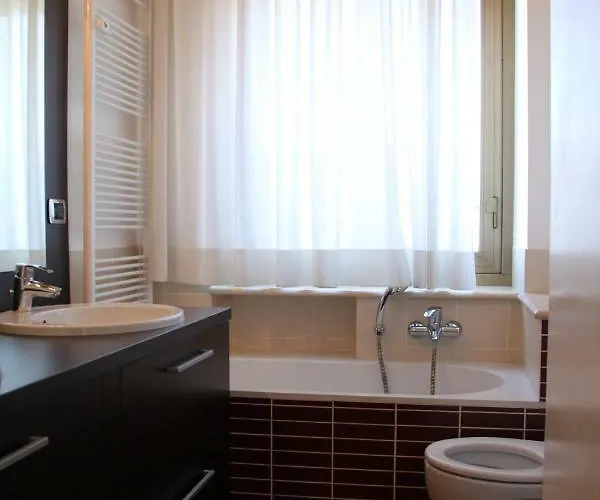 Maggiore Cozy Apartment Milan