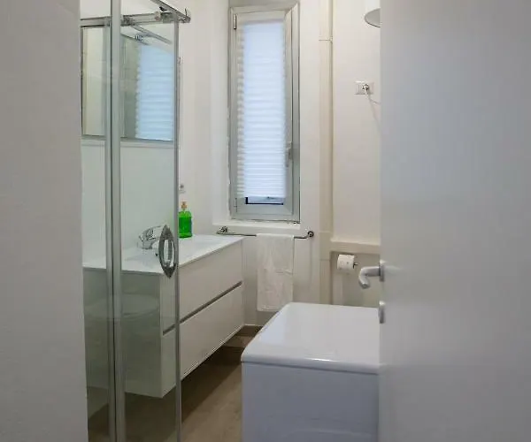 Via Treviso 6 * Милан