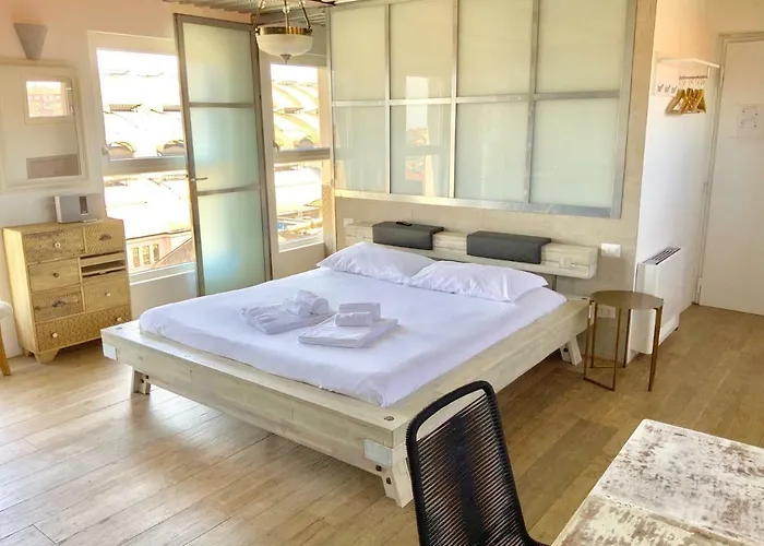 Luxury Unique View Near Main Station Daire