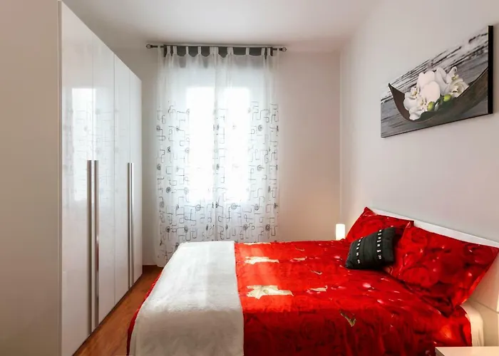 Bright House In Lägenhet Milano