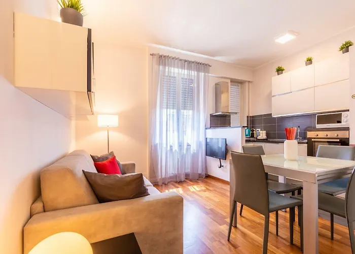 Golden House Apartment *