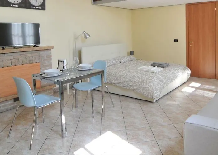 Apartment King's House Bosco Verticale Unicredit Tower Gaeaulenti Milan