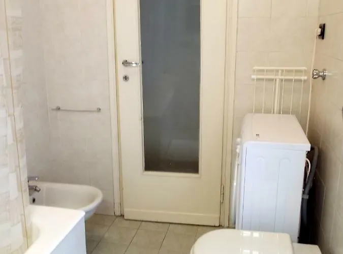 Lägenhet Lacaralele Milano