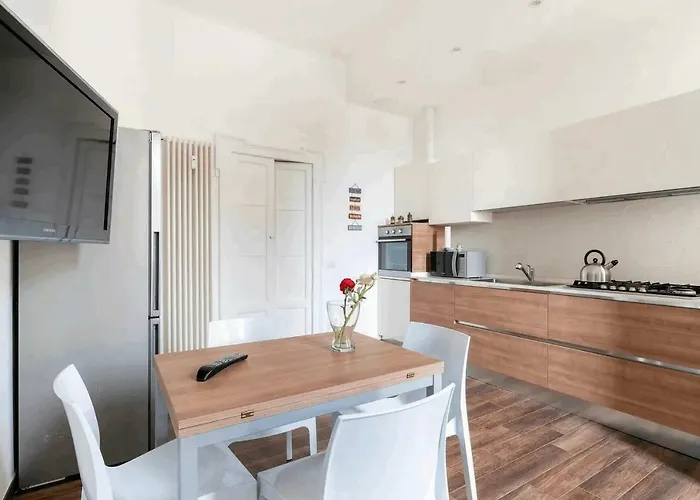 Guesthost - Isola View Renovated