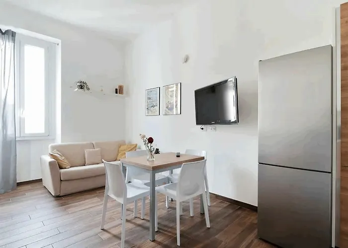 Guesthost - Isola View Renovated