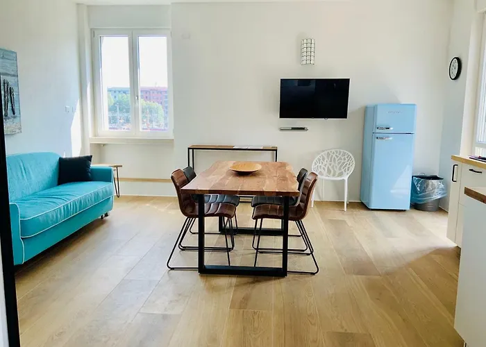 Luxury Flat By Station / Unique View *