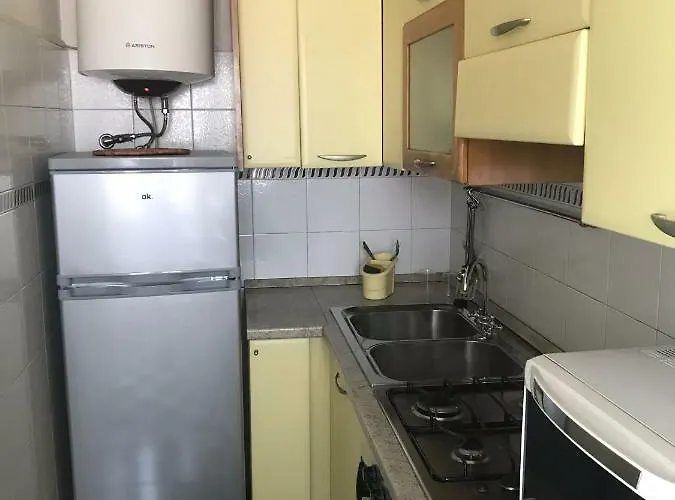 Leoni Charminghouse * Милан