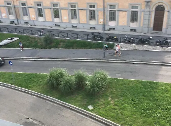 Leoni Charminghouse * Milan