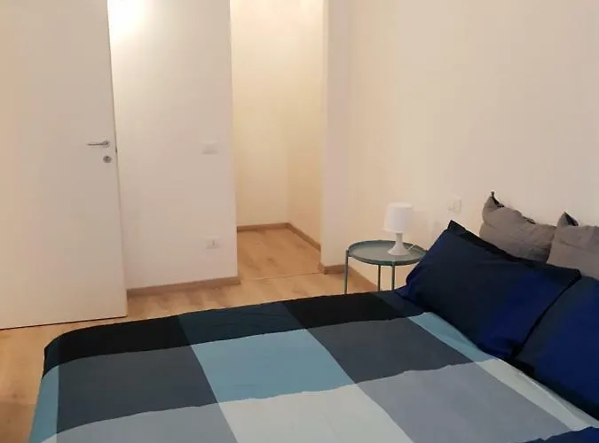 34 Via Giulio Carcano * Milán