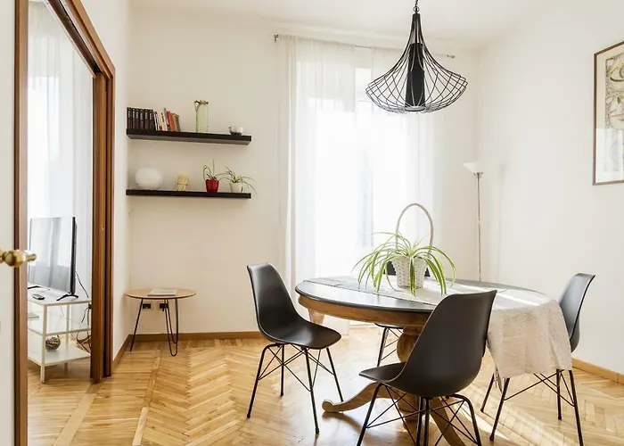 Sweet San Lorenzo, Right In The Centre *