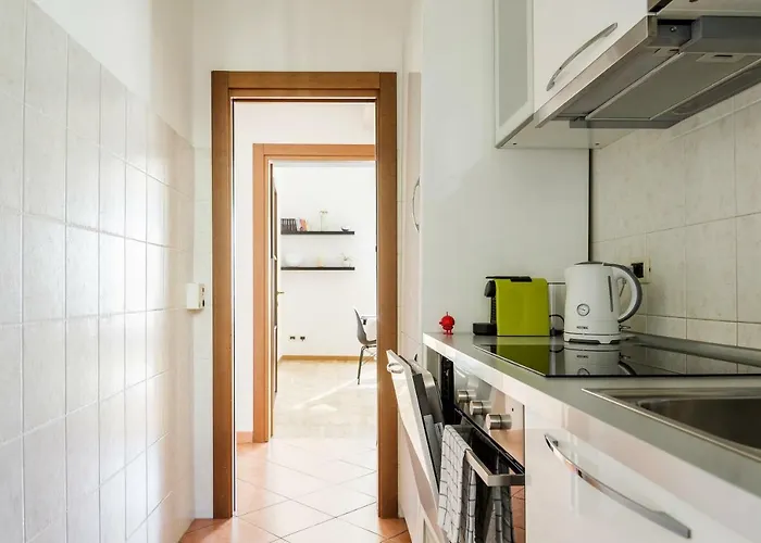 Sweet San Lorenzo, Right In The Centre *