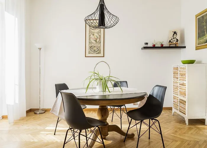 Sweet San Lorenzo, Right In The Centre *