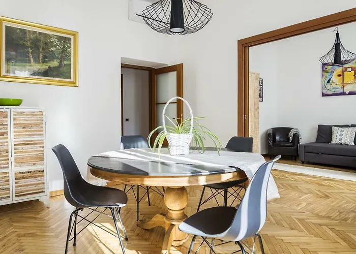 Sweet San Lorenzo, Right In The Centre *