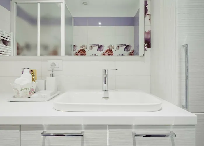 Charming On The Darsena Navigli - Pulizia Eccezionale Appartamento