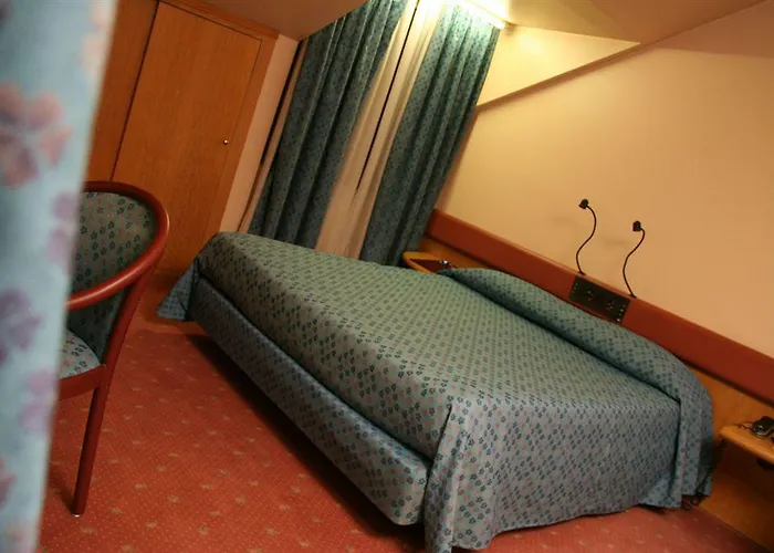 Albert Hotel Hotell 3*