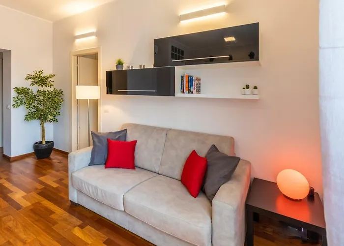 Golden House Apartment *