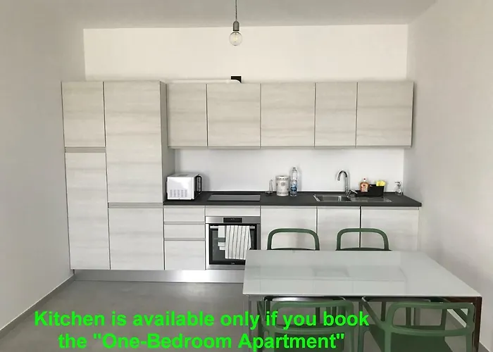 Feel@home Apartment+rooms شقة ميلان