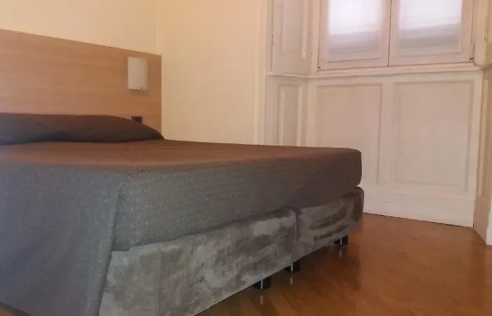 De La Gare Apart-hotel