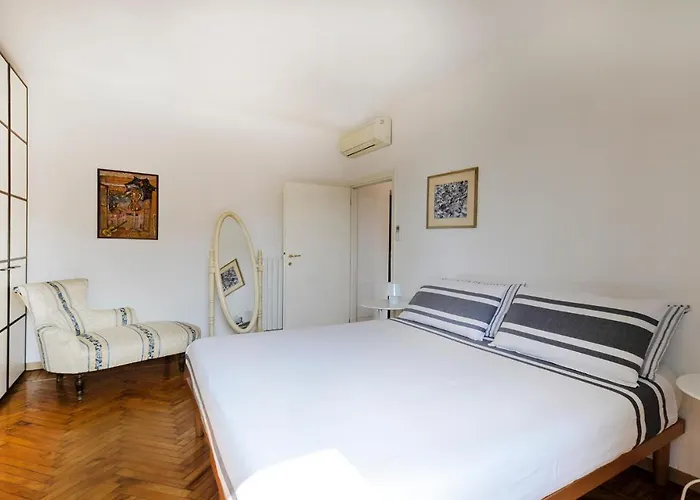 Sweet San Lorenzo, Right In The Centre