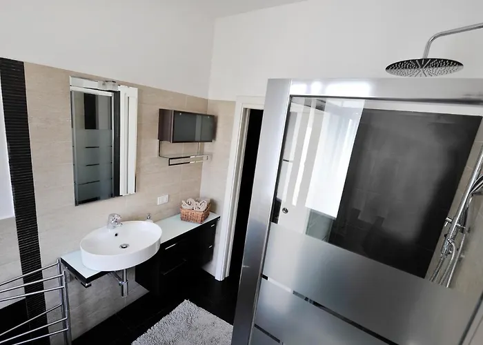 Sweet San Lorenzo, Right In The Centre Milaan