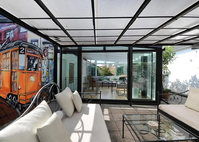 Sweet San Lorenzo, Right In The Centre *