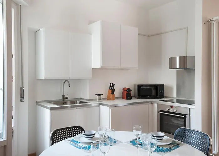 Sweet San Lorenzo, Right In The Centre *