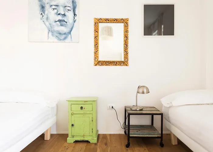 Stylish Loft With Garden, 8 Guests, 3 Bedrooms Appartement Milaan