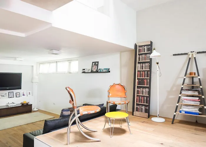 Appartement Stylish Loft With Garden, 8 Guests, 3 Bedrooms Milaan