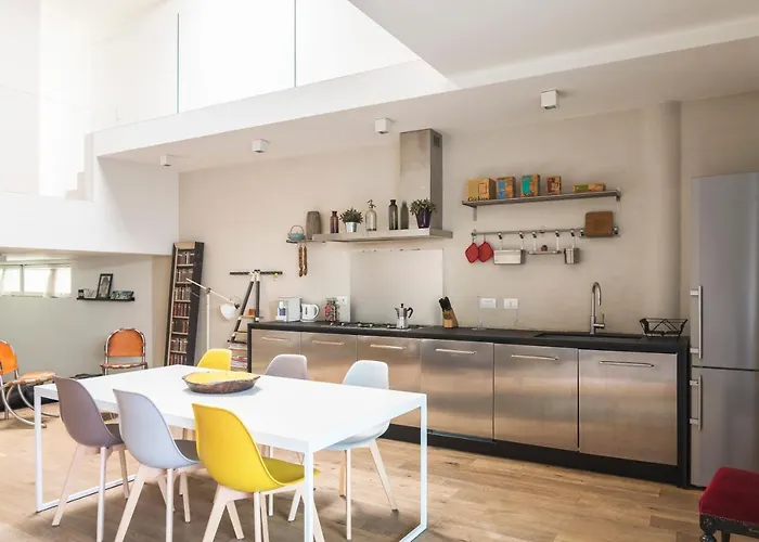 Stylish Loft With Garden, 8 Guests, 3 Bedrooms