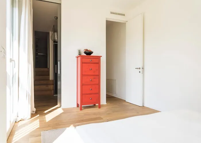 Appartement Stylish Loft With Garden, 8 Guests, 3 Bedrooms Milaan