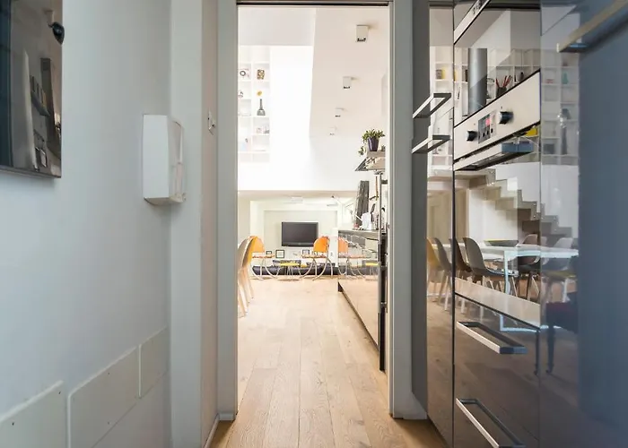 Appartement Stylish Loft With Garden, 8 Guests, 3 Bedrooms Milaan