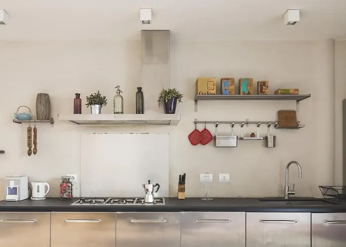 Stylish Loft With Garden, 8 Guests, 3 Bedrooms Appartement Milaan